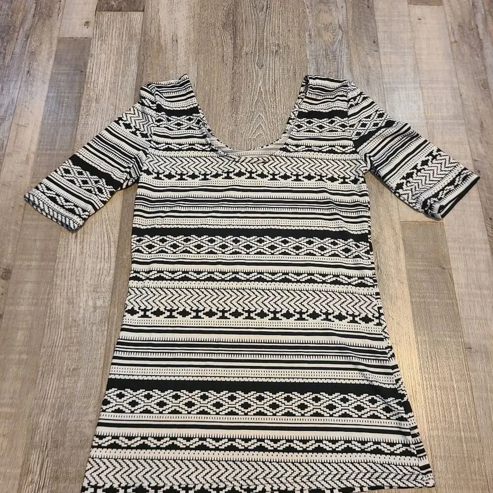 Capella large women's black and white aztec striped top new without tags
